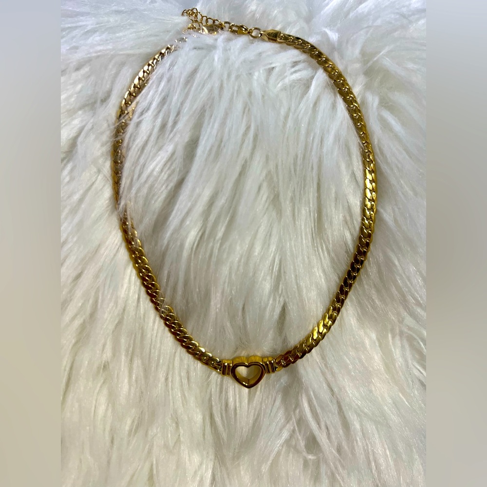 NWOT Heart Necklace gold plated